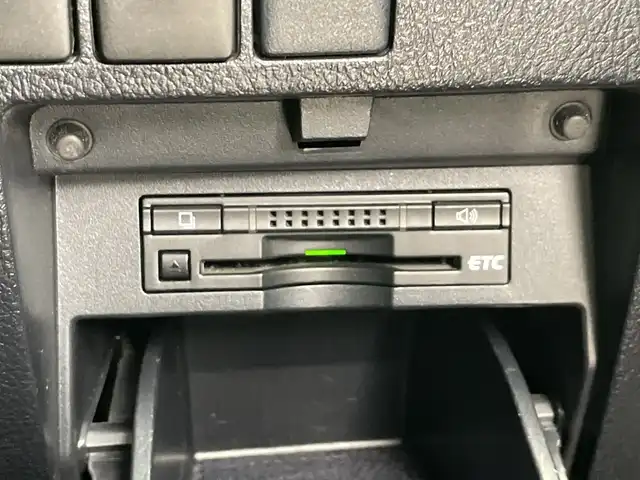 トヨタ アルファード S Cパッケージ 愛知県 2015(平27)年 7.5万km ホワイトパールクリスタルシャイン 禁煙車/純正９インチナビNSZT-W64T/（ＤＶＤ/Bluetooth/フルセグ）/バックカメラ/純正フリップダウンモニター/AC100V電源/トヨタセーフティセンス/・プリクラッシュセーフティ/・レーンディパーチャーアラート/・レーダークルーズコントロール/コーナーセンサー/ETC/ステアリングヒーター/オットマン/パワーシート/メモリシート/両側パワースライドドア/パワーバックドア/純正18インチアルミホイール/LEDヘッドライト/フロントフォグランプ/オートライト/純正フロアマット/スマートキー/プッシュスタート/スペアキー有