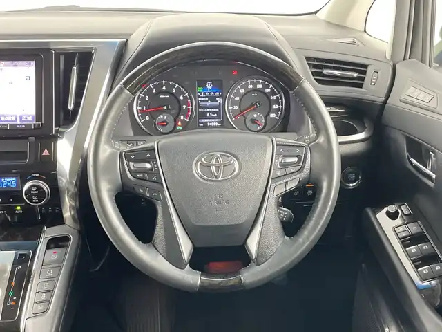 トヨタ アルファード S Cパッケージ 愛知県 2015(平27)年 7.5万km ホワイトパールクリスタルシャイン 禁煙車/純正９インチナビNSZT-W64T/（ＤＶＤ/Bluetooth/フルセグ）/バックカメラ/純正フリップダウンモニター/AC100V電源/トヨタセーフティセンス/・プリクラッシュセーフティ/・レーンディパーチャーアラート/・レーダークルーズコントロール/コーナーセンサー/ETC/ステアリングヒーター/オットマン/パワーシート/メモリシート/両側パワースライドドア/パワーバックドア/純正18インチアルミホイール/LEDヘッドライト/フロントフォグランプ/オートライト/純正フロアマット/スマートキー/プッシュスタート/スペアキー有
