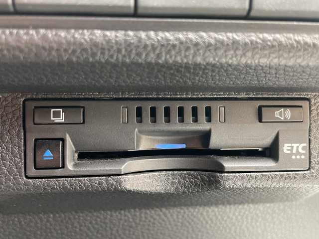 トヨタ カローラツーリング ハイブリッド ダブルバイビー 神奈川県 2022(令4)年 5.5万km プラチナホワイトパールマイカ 純正ディスプレイモ二ター/ナビ/Bluetooth/バックカメラ/USB/ブラインドスポットモニター/レーダークルーズコントロール/レーンキープアシスト/衝突軽減装置/ハーフレザーシート/100V充電/コーナーセンサー/純正アルミホイール