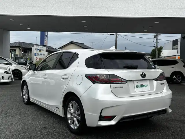 レクサス ＣＴ 200h バージョンC 熊本県 2015(平27)年 14.9万km ソニッククォーツ 純正メーカーナビ/【フルセグTV/Bluetooth/CD/DVD】/バックカメラ/クルーズコントロール/パドルシフト/前席パワーシート/シートヒーター/オートLEDライト/ウィンカーミラー/前後ドライブレコーダー/ETC/純正16インチAW/プッシュスタート/スマートキー/革巻きステアリング/ステアリングスイッチ/純正フロアマット/サイド/カーテンエアバック/横滑り防止装置/盗難防止装置/保証書/取扱説明書/スペアキー