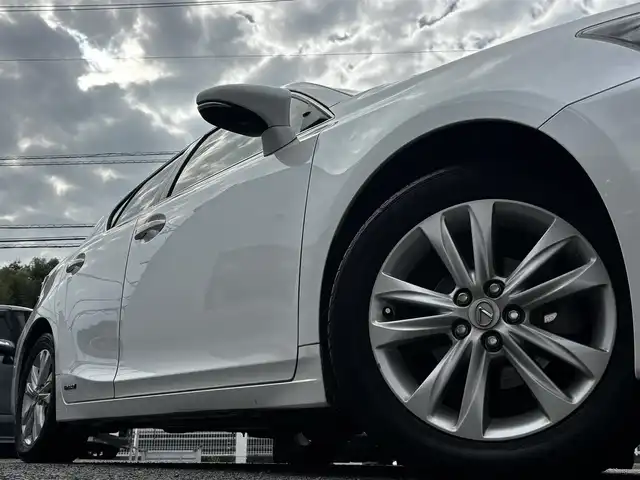 レクサス ＣＴ 200h バージョンC 熊本県 2015(平27)年 14.9万km ソニッククォーツ 純正メーカーナビ/【フルセグTV/Bluetooth/CD/DVD】/バックカメラ/クルーズコントロール/パドルシフト/前席パワーシート/シートヒーター/オートLEDライト/ウィンカーミラー/前後ドライブレコーダー/ETC/純正16インチAW/プッシュスタート/スマートキー/革巻きステアリング/ステアリングスイッチ/純正フロアマット/サイド/カーテンエアバック/横滑り防止装置/盗難防止装置/保証書/取扱説明書/スペアキー
