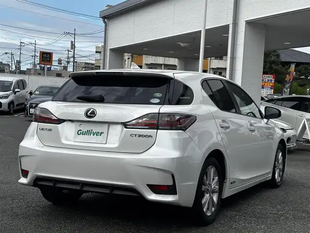 レクサス ＣＴ 200h バージョンC 熊本県 2015(平27)年 14.9万km ソニッククォーツ 純正メーカーナビ/【フルセグTV/Bluetooth/CD/DVD】/バックカメラ/クルーズコントロール/パドルシフト/前席パワーシート/シートヒーター/オートLEDライト/ウィンカーミラー/前後ドライブレコーダー/ETC/純正16インチAW/プッシュスタート/スマートキー/革巻きステアリング/ステアリングスイッチ/純正フロアマット/サイド/カーテンエアバック/横滑り防止装置/盗難防止装置/保証書/取扱説明書/スペアキー