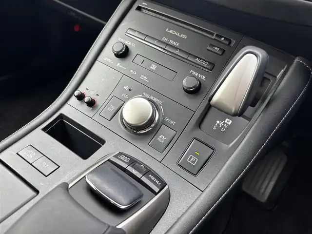 レクサス ＣＴ 200h バージョンC 熊本県 2015(平27)年 14.9万km ソニッククォーツ 純正メーカーナビ/【フルセグTV/Bluetooth/CD/DVD】/バックカメラ/クルーズコントロール/パドルシフト/前席パワーシート/シートヒーター/オートLEDライト/ウィンカーミラー/前後ドライブレコーダー/ETC/純正16インチAW/プッシュスタート/スマートキー/革巻きステアリング/ステアリングスイッチ/純正フロアマット/サイド/カーテンエアバック/横滑り防止装置/盗難防止装置/保証書/取扱説明書/スペアキー