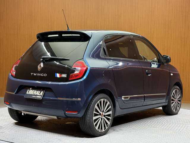 ルノー トゥインゴ シグネチャー 千葉県 2020(令2)年 4.1万km 紺 特別仕様車　/クルーズコントロール　/半革シート　/シートヒーター　/ディスプレイオーディオ　/ＣａｒＰｌａｙ　/Ｂｌｕｅｔｏｏｔｈ接続　/Ｂカメラ　/レーンキープ　/ワンオーナー/プライバシーガラス　/ＥＴＣ　/ドラレコ