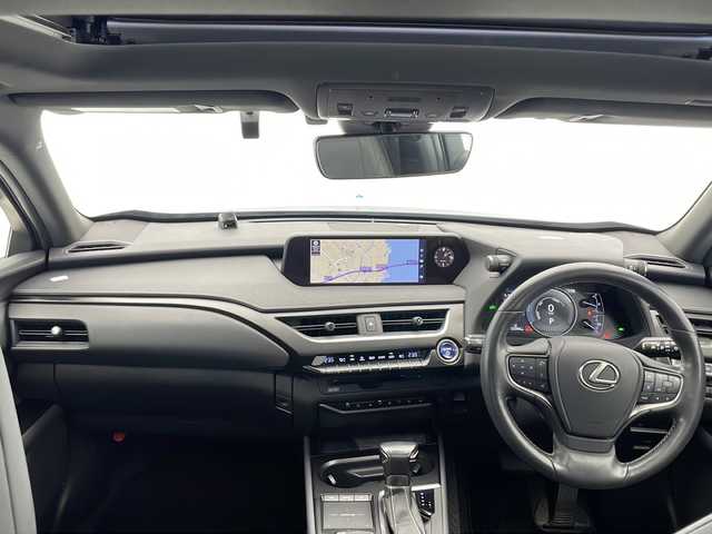 レクサス ＵＸ 250h バージョンL 千葉県 2019(平31)年 2.3万km グラファイトブラックガラスフレーク 純正ナビ/　CD/DVD/Bluetooth/フルセグTV/レクサスセーフティシステム/レーダークルーズコントロール/レーンキープアシスト/衝突軽減ブレーキ/クリアランスソナー/先行車発進警報/ロードサインアシスト/ブラインドスポットモニター/電動パーキング/オートホールド/オートハイビーム/マークレビンソンサウンド/サンルーフ/レザーシート/前席パワーシート/シートヒーター/エアーシート/運転席シートメモリー/ステアリングヒーター/パワーバックドア/ETC2.0/前方ドラレコ/防塵ルームミラー/LEDライト/フォグランプ/フロアマット