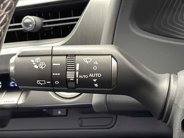 レクサス ＵＸ 250h バージョンL 千葉県 2019(平31)年 2.3万km グラファイトブラックガラスフレーク 純正ナビ/　CD/DVD/Bluetooth/フルセグTV/レクサスセーフティシステム/レーダークルーズコントロール/レーンキープアシスト/衝突軽減ブレーキ/クリアランスソナー/先行車発進警報/ロードサインアシスト/ブラインドスポットモニター/電動パーキング/オートホールド/オートハイビーム/マークレビンソンサウンド/サンルーフ/レザーシート/前席パワーシート/シートヒーター/エアーシート/運転席シートメモリー/ステアリングヒーター/パワーバックドア/ETC2.0/前方ドラレコ/防塵ルームミラー/LEDライト/フォグランプ/フロアマット