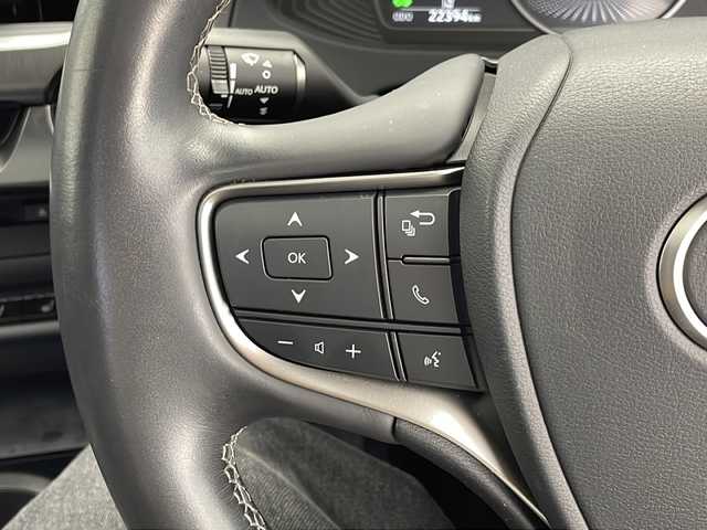 レクサス ＵＸ 250h バージョンL 千葉県 2019(平31)年 2.3万km グラファイトブラックガラスフレーク 純正ナビ/　CD/DVD/Bluetooth/フルセグTV/レクサスセーフティシステム/レーダークルーズコントロール/レーンキープアシスト/衝突軽減ブレーキ/クリアランスソナー/先行車発進警報/ロードサインアシスト/ブラインドスポットモニター/電動パーキング/オートホールド/オートハイビーム/マークレビンソンサウンド/サンルーフ/レザーシート/前席パワーシート/シートヒーター/エアーシート/運転席シートメモリー/ステアリングヒーター/パワーバックドア/ETC2.0/前方ドラレコ/防塵ルームミラー/LEDライト/フォグランプ/フロアマット