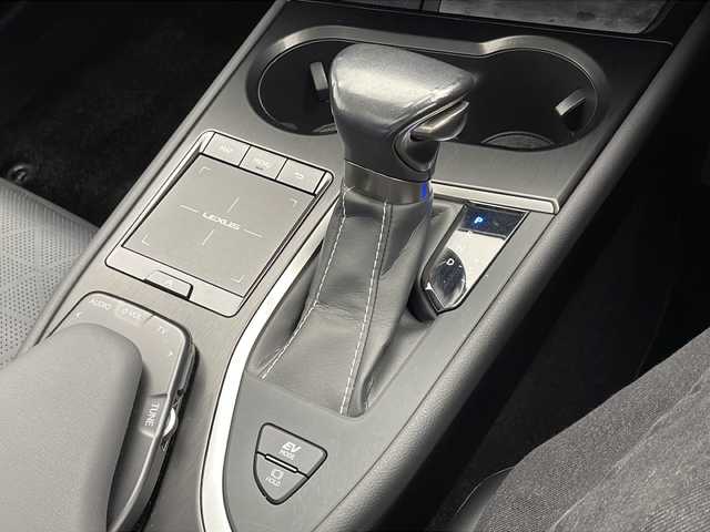 レクサス ＵＸ 250h バージョンL 千葉県 2019(平31)年 2.3万km グラファイトブラックガラスフレーク 純正ナビ/　CD/DVD/Bluetooth/フルセグTV/レクサスセーフティシステム/レーダークルーズコントロール/レーンキープアシスト/衝突軽減ブレーキ/クリアランスソナー/先行車発進警報/ロードサインアシスト/ブラインドスポットモニター/電動パーキング/オートホールド/オートハイビーム/マークレビンソンサウンド/サンルーフ/レザーシート/前席パワーシート/シートヒーター/エアーシート/運転席シートメモリー/ステアリングヒーター/パワーバックドア/ETC2.0/前方ドラレコ/防塵ルームミラー/LEDライト/フォグランプ/フロアマット