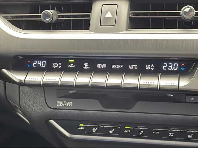 レクサス ＵＸ 250h バージョンL 千葉県 2019(平31)年 2.3万km グラファイトブラックガラスフレーク 純正ナビ/　CD/DVD/Bluetooth/フルセグTV/レクサスセーフティシステム/レーダークルーズコントロール/レーンキープアシスト/衝突軽減ブレーキ/クリアランスソナー/先行車発進警報/ロードサインアシスト/ブラインドスポットモニター/電動パーキング/オートホールド/オートハイビーム/マークレビンソンサウンド/サンルーフ/レザーシート/前席パワーシート/シートヒーター/エアーシート/運転席シートメモリー/ステアリングヒーター/パワーバックドア/ETC2.0/前方ドラレコ/防塵ルームミラー/LEDライト/フォグランプ/フロアマット
