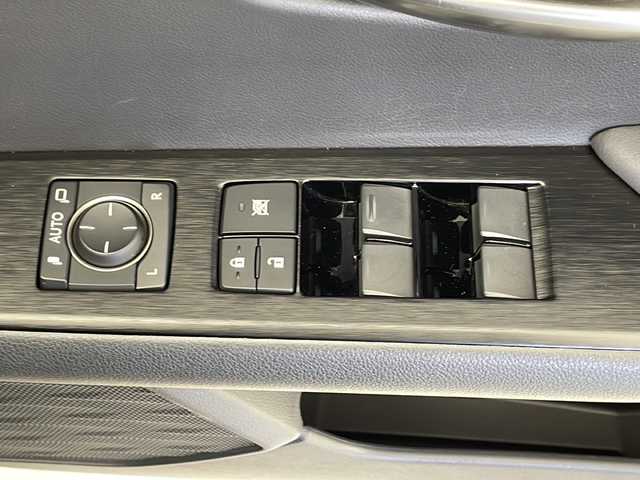 レクサス ＵＸ 250h バージョンL 千葉県 2019(平31)年 2.3万km グラファイトブラックガラスフレーク 純正ナビ/　CD/DVD/Bluetooth/フルセグTV/レクサスセーフティシステム/レーダークルーズコントロール/レーンキープアシスト/衝突軽減ブレーキ/クリアランスソナー/先行車発進警報/ロードサインアシスト/ブラインドスポットモニター/電動パーキング/オートホールド/オートハイビーム/マークレビンソンサウンド/サンルーフ/レザーシート/前席パワーシート/シートヒーター/エアーシート/運転席シートメモリー/ステアリングヒーター/パワーバックドア/ETC2.0/前方ドラレコ/防塵ルームミラー/LEDライト/フォグランプ/フロアマット
