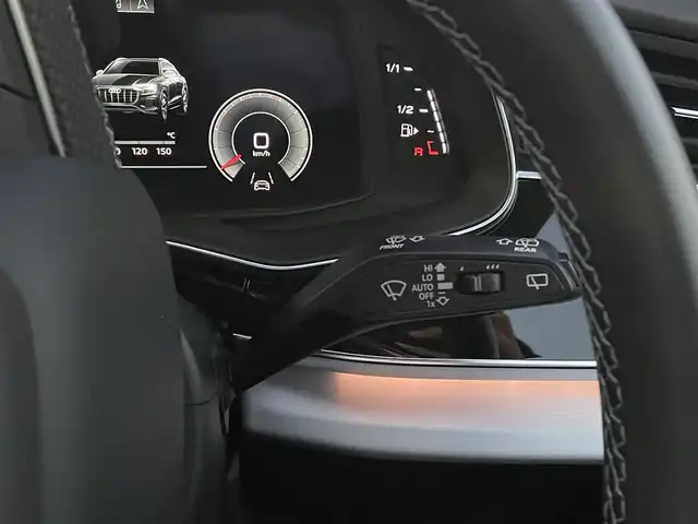 アウディ Ｑ８ 55TFSIクワトロ Sライン 静岡県 2022(令4)年 3万km デイトナグレーパールエフェクト Slineplusパッケージ /シートベンチレーション マッサージ　/エクステンデッドレザーパッケージ /コンフォートアシスタンスパッケージ /ブラック/ロックグレーステッチ バルコナレザー/Bang ＆ Olufsen3Dサウンド/AUDYプレセンス/サラウンドカメラ/マトリクスLEDヘッドライト/パワーバックドア/AWS/22インチアルミホイール/クロージングサポートドア/カラードブレーキキャリパーレッド/ドアエントリーライト/DSRC ETC