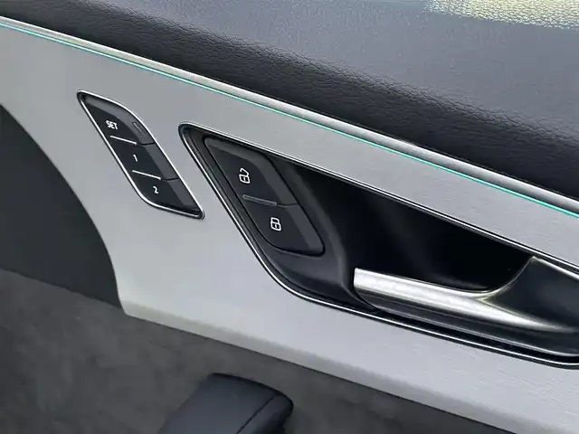 アウディ Ｑ８ 55TFSIクワトロ Sライン 静岡県 2022(令4)年 3万km デイトナグレーパールエフェクト Slineplusパッケージ /シートベンチレーション マッサージ　/エクステンデッドレザーパッケージ /コンフォートアシスタンスパッケージ /ブラック/ロックグレーステッチ バルコナレザー/Bang ＆ Olufsen3Dサウンド/AUDYプレセンス/サラウンドカメラ/マトリクスLEDヘッドライト/パワーバックドア/AWS/22インチアルミホイール/クロージングサポートドア/カラードブレーキキャリパーレッド/ドアエントリーライト/DSRC ETC