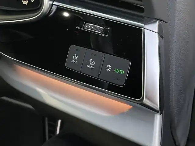 アウディ Ｑ８ 55TFSIクワトロ Sライン 静岡県 2022(令4)年 3万km デイトナグレーパールエフェクト Slineplusパッケージ /シートベンチレーション マッサージ　/エクステンデッドレザーパッケージ /コンフォートアシスタンスパッケージ /ブラック/ロックグレーステッチ バルコナレザー/Bang ＆ Olufsen3Dサウンド/AUDYプレセンス/サラウンドカメラ/マトリクスLEDヘッドライト/パワーバックドア/AWS/22インチアルミホイール/クロージングサポートドア/カラードブレーキキャリパーレッド/ドアエントリーライト/DSRC ETC