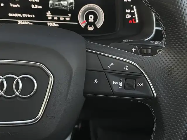 アウディ Ｑ８ 55TFSIクワトロ Sライン 静岡県 2022(令4)年 3万km デイトナグレーパールエフェクト Slineplusパッケージ /シートベンチレーション マッサージ　/エクステンデッドレザーパッケージ /コンフォートアシスタンスパッケージ /ブラック/ロックグレーステッチ バルコナレザー/Bang ＆ Olufsen3Dサウンド/AUDYプレセンス/サラウンドカメラ/マトリクスLEDヘッドライト/パワーバックドア/AWS/22インチアルミホイール/クロージングサポートドア/カラードブレーキキャリパーレッド/ドアエントリーライト/DSRC ETC