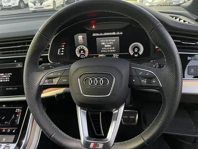 アウディ Ｑ８ 55TFSIクワトロ Sライン 静岡県 2022(令4)年 3万km デイトナグレーパールエフェクト Slineplusパッケージ /シートベンチレーション マッサージ　/エクステンデッドレザーパッケージ /コンフォートアシスタンスパッケージ /ブラック/ロックグレーステッチ バルコナレザー/Bang ＆ Olufsen3Dサウンド/AUDYプレセンス/サラウンドカメラ/マトリクスLEDヘッドライト/パワーバックドア/AWS/22インチアルミホイール/クロージングサポートドア/カラードブレーキキャリパーレッド/ドアエントリーライト/DSRC ETC