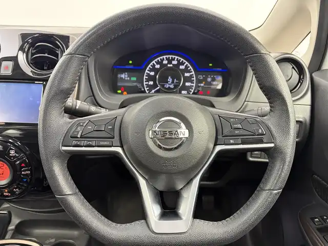 日産 ノート e－パワー メダリスト 愛知県 2018(平30)年 7.4万km パール ワンオーナー/純正7インチナビ/アラウンドビューモニター/フルセグTV/衝突被害軽減システム/クルーズコントロール/横滑り防止装置/コーナーセンサー/レーンキープアシスト/オートライト/LEDヘッドライト/フォグランプ/デジタルインナーミラー/ヒーターミラー/純正AW/純正フロアマット/プッシュスタート/スマートキーワンオーナー/純正7インチナビ/アラウンドビューモニター/フルセグTV/衝突被害軽減システム/クルーズコントロール/横滑り防止装置/コーナーセンサー/レーンキープアシスト/オートライト/LEDヘッドライト/フォグランプ/デジタルインナーミラー/ヒーターミラー/純正AW/純正フロアマット/プッシュスタート/スマートキー