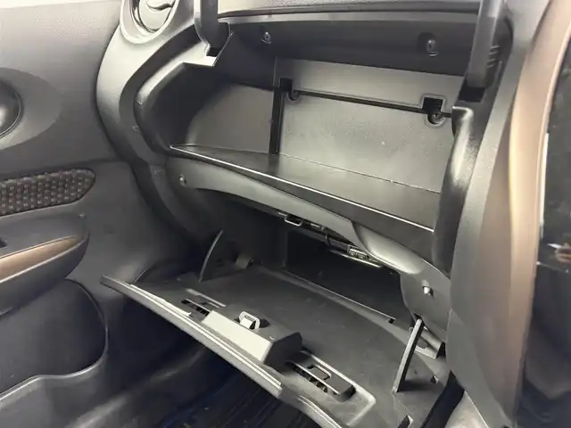 日産 ノート e－パワー メダリスト 愛知県 2018(平30)年 7.4万km パール ワンオーナー/純正7インチナビ/アラウンドビューモニター/フルセグTV/衝突被害軽減システム/クルーズコントロール/横滑り防止装置/コーナーセンサー/レーンキープアシスト/オートライト/LEDヘッドライト/フォグランプ/デジタルインナーミラー/ヒーターミラー/純正AW/純正フロアマット/プッシュスタート/スマートキーワンオーナー/純正7インチナビ/アラウンドビューモニター/フルセグTV/衝突被害軽減システム/クルーズコントロール/横滑り防止装置/コーナーセンサー/レーンキープアシスト/オートライト/LEDヘッドライト/フォグランプ/デジタルインナーミラー/ヒーターミラー/純正AW/純正フロアマット/プッシュスタート/スマートキー