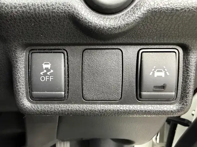 日産 ノート e－パワー メダリスト 愛知県 2018(平30)年 7.4万km パール ワンオーナー/純正7インチナビ/アラウンドビューモニター/フルセグTV/衝突被害軽減システム/クルーズコントロール/横滑り防止装置/コーナーセンサー/レーンキープアシスト/オートライト/LEDヘッドライト/フォグランプ/デジタルインナーミラー/ヒーターミラー/純正AW/純正フロアマット/プッシュスタート/スマートキーワンオーナー/純正7インチナビ/アラウンドビューモニター/フルセグTV/衝突被害軽減システム/クルーズコントロール/横滑り防止装置/コーナーセンサー/レーンキープアシスト/オートライト/LEDヘッドライト/フォグランプ/デジタルインナーミラー/ヒーターミラー/純正AW/純正フロアマット/プッシュスタート/スマートキー