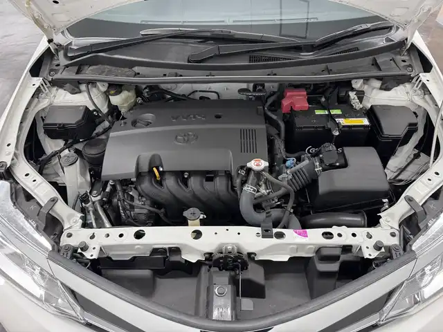 トヨタ カローラ アクシオ EX 三重県 2020(令2)年 7.8万km スーパーホワイトⅡ ガソリン/FF/5F/純正 7インチナビ NSCN-W68/（AM/FM/CD/SD/Bluetooth/AUX/地デジTV）/バックカメラ/ビルトイン ETC/Toyota Safety Sense/・プリクラッシュセーフティ/・レーンディパーチャーアラート/・オートハイビーム/・【DOP】トヨタ純正 コーナーセンサー（前後）/・VSC & TRC/など/装備/・【OP】リヤプライバシーガラス/・【DOP】トヨタ純正 ハーフシートカバー（レース）/・マニュアルエアコン/・電動格納・調整ドアミラー/・全ドアパワーウインドウ/・パワーステアリング/・15インチホイールキャップ＆スチールホイール/・プッシュスタート/・スマートキーx1/など