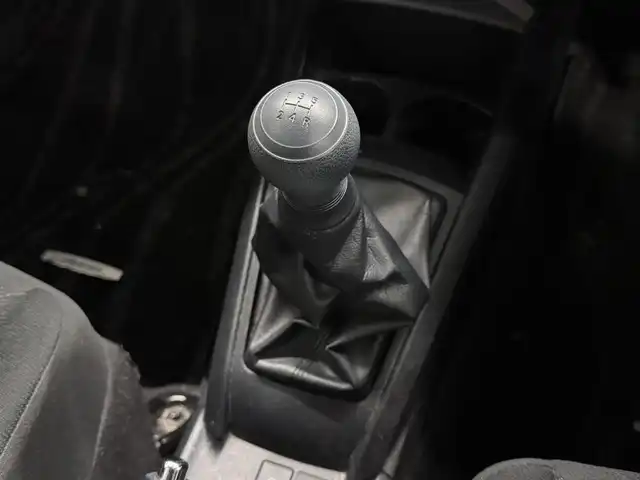 トヨタ カローラ アクシオ EX 三重県 2020(令2)年 7.8万km スーパーホワイトⅡ ガソリン/FF/5F/純正 7インチナビ NSCN-W68/（AM/FM/CD/SD/Bluetooth/AUX/地デジTV）/バックカメラ/ビルトイン ETC/Toyota Safety Sense/・プリクラッシュセーフティ/・レーンディパーチャーアラート/・オートハイビーム/・【DOP】トヨタ純正 コーナーセンサー（前後）/・VSC & TRC/など/装備/・【OP】リヤプライバシーガラス/・【DOP】トヨタ純正 ハーフシートカバー（レース）/・マニュアルエアコン/・電動格納・調整ドアミラー/・全ドアパワーウインドウ/・パワーステアリング/・15インチホイールキャップ＆スチールホイール/・プッシュスタート/・スマートキーx1/など