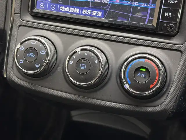 トヨタ カローラ アクシオ EX 三重県 2020(令2)年 7.8万km スーパーホワイトⅡ ガソリン/FF/5F/純正 7インチナビ NSCN-W68/（AM/FM/CD/SD/Bluetooth/AUX/地デジTV）/バックカメラ/ビルトイン ETC/Toyota Safety Sense/・プリクラッシュセーフティ/・レーンディパーチャーアラート/・オートハイビーム/・【DOP】トヨタ純正 コーナーセンサー（前後）/・VSC & TRC/など/装備/・【OP】リヤプライバシーガラス/・【DOP】トヨタ純正 ハーフシートカバー（レース）/・マニュアルエアコン/・電動格納・調整ドアミラー/・全ドアパワーウインドウ/・パワーステアリング/・15インチホイールキャップ＆スチールホイール/・プッシュスタート/・スマートキーx1/など