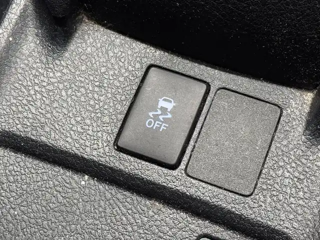 トヨタ カローラ アクシオ EX 三重県 2020(令2)年 7.8万km スーパーホワイトⅡ ガソリン/FF/5F/純正 7インチナビ NSCN-W68/（AM/FM/CD/SD/Bluetooth/AUX/地デジTV）/バックカメラ/ビルトイン ETC/Toyota Safety Sense/・プリクラッシュセーフティ/・レーンディパーチャーアラート/・オートハイビーム/・【DOP】トヨタ純正 コーナーセンサー（前後）/・VSC & TRC/など/装備/・【OP】リヤプライバシーガラス/・【DOP】トヨタ純正 ハーフシートカバー（レース）/・マニュアルエアコン/・電動格納・調整ドアミラー/・全ドアパワーウインドウ/・パワーステアリング/・15インチホイールキャップ＆スチールホイール/・プッシュスタート/・スマートキーx1/など