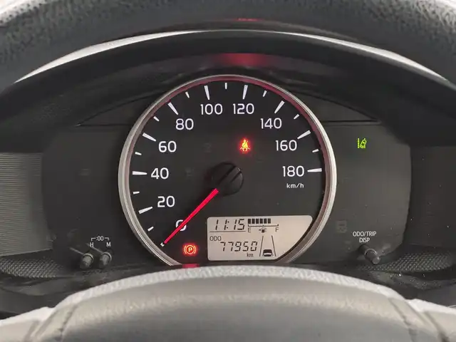 トヨタ カローラ アクシオ EX 三重県 2020(令2)年 7.8万km スーパーホワイトⅡ ガソリン/FF/5F/純正 7インチナビ NSCN-W68/（AM/FM/CD/SD/Bluetooth/AUX/地デジTV）/バックカメラ/ビルトイン ETC/Toyota Safety Sense/・プリクラッシュセーフティ/・レーンディパーチャーアラート/・オートハイビーム/・【DOP】トヨタ純正 コーナーセンサー（前後）/・VSC & TRC/など/装備/・【OP】リヤプライバシーガラス/・【DOP】トヨタ純正 ハーフシートカバー（レース）/・マニュアルエアコン/・電動格納・調整ドアミラー/・全ドアパワーウインドウ/・パワーステアリング/・15インチホイールキャップ＆スチールホイール/・プッシュスタート/・スマートキーx1/など