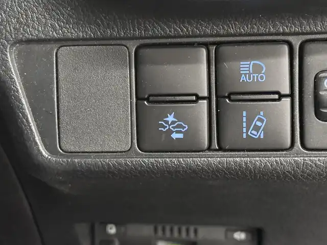 トヨタ カローラ アクシオ EX 三重県 2020(令2)年 7.8万km スーパーホワイトⅡ ガソリン/FF/5F/純正 7インチナビ NSCN-W68/（AM/FM/CD/SD/Bluetooth/AUX/地デジTV）/バックカメラ/ビルトイン ETC/Toyota Safety Sense/・プリクラッシュセーフティ/・レーンディパーチャーアラート/・オートハイビーム/・【DOP】トヨタ純正 コーナーセンサー（前後）/・VSC & TRC/など/装備/・【OP】リヤプライバシーガラス/・【DOP】トヨタ純正 ハーフシートカバー（レース）/・マニュアルエアコン/・電動格納・調整ドアミラー/・全ドアパワーウインドウ/・パワーステアリング/・15インチホイールキャップ＆スチールホイール/・プッシュスタート/・スマートキーx1/など