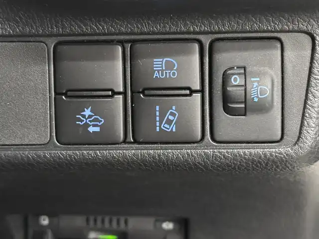 トヨタ カローラ アクシオ EX 三重県 2020(令2)年 7.8万km スーパーホワイトⅡ ガソリン/FF/5F/純正 7インチナビ NSCN-W68/（AM/FM/CD/SD/Bluetooth/AUX/地デジTV）/バックカメラ/ビルトイン ETC/Toyota Safety Sense/・プリクラッシュセーフティ/・レーンディパーチャーアラート/・オートハイビーム/・【DOP】トヨタ純正 コーナーセンサー（前後）/・VSC & TRC/など/装備/・【OP】リヤプライバシーガラス/・【DOP】トヨタ純正 ハーフシートカバー（レース）/・マニュアルエアコン/・電動格納・調整ドアミラー/・全ドアパワーウインドウ/・パワーステアリング/・15インチホイールキャップ＆スチールホイール/・プッシュスタート/・スマートキーx1/など