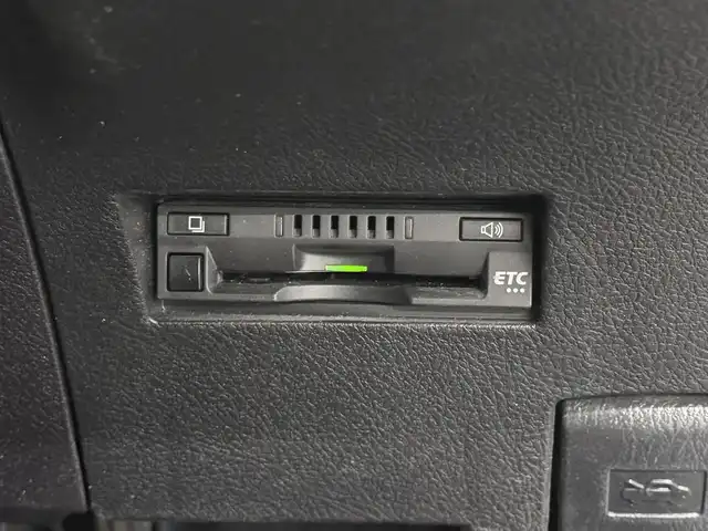 トヨタ カローラ アクシオ EX 三重県 2020(令2)年 7.8万km スーパーホワイトⅡ ガソリン/FF/5F/純正 7インチナビ NSCN-W68/（AM/FM/CD/SD/Bluetooth/AUX/地デジTV）/バックカメラ/ビルトイン ETC/Toyota Safety Sense/・プリクラッシュセーフティ/・レーンディパーチャーアラート/・オートハイビーム/・【DOP】トヨタ純正 コーナーセンサー（前後）/・VSC & TRC/など/装備/・【OP】リヤプライバシーガラス/・【DOP】トヨタ純正 ハーフシートカバー（レース）/・マニュアルエアコン/・電動格納・調整ドアミラー/・全ドアパワーウインドウ/・パワーステアリング/・15インチホイールキャップ＆スチールホイール/・プッシュスタート/・スマートキーx1/など