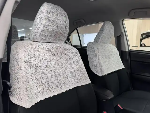 トヨタ カローラ アクシオ EX 三重県 2020(令2)年 7.8万km スーパーホワイトⅡ ガソリン/FF/5F/純正 7インチナビ NSCN-W68/（AM/FM/CD/SD/Bluetooth/AUX/地デジTV）/バックカメラ/ビルトイン ETC/Toyota Safety Sense/・プリクラッシュセーフティ/・レーンディパーチャーアラート/・オートハイビーム/・【DOP】トヨタ純正 コーナーセンサー（前後）/・VSC & TRC/など/装備/・【OP】リヤプライバシーガラス/・【DOP】トヨタ純正 ハーフシートカバー（レース）/・マニュアルエアコン/・電動格納・調整ドアミラー/・全ドアパワーウインドウ/・パワーステアリング/・15インチホイールキャップ＆スチールホイール/・プッシュスタート/・スマートキーx1/など