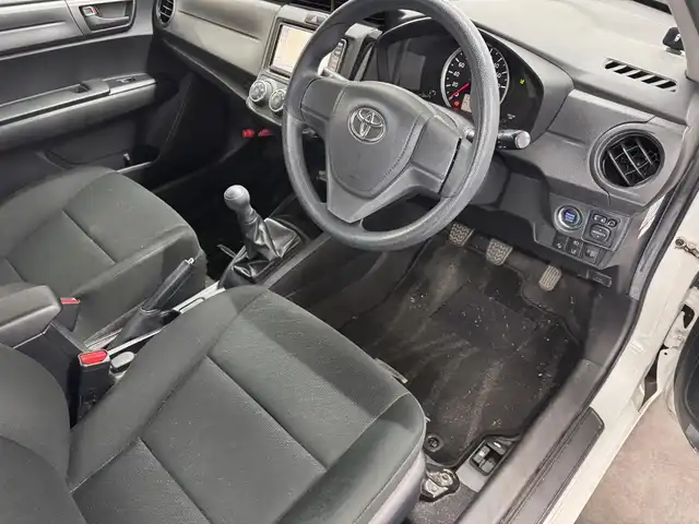 トヨタ カローラ アクシオ EX 三重県 2020(令2)年 7.8万km スーパーホワイトⅡ ガソリン/FF/5F/純正 7インチナビ NSCN-W68/（AM/FM/CD/SD/Bluetooth/AUX/地デジTV）/バックカメラ/ビルトイン ETC/Toyota Safety Sense/・プリクラッシュセーフティ/・レーンディパーチャーアラート/・オートハイビーム/・【DOP】トヨタ純正 コーナーセンサー（前後）/・VSC & TRC/など/装備/・【OP】リヤプライバシーガラス/・【DOP】トヨタ純正 ハーフシートカバー（レース）/・マニュアルエアコン/・電動格納・調整ドアミラー/・全ドアパワーウインドウ/・パワーステアリング/・15インチホイールキャップ＆スチールホイール/・プッシュスタート/・スマートキーx1/など