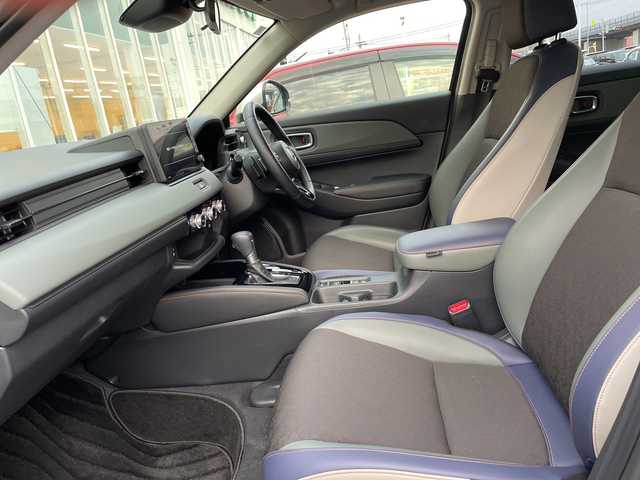 ホンダ ヴェゼル ハイブリッド e:HEV X HuNTパッケージ 石川県 2024(令6)年 0.5万km 緑 純正９型ナビ　フルセグＴＶ　バックカメラ　ＬＥＤヘッドライト　スマートキー　プッシュスタート　ホンダセンシング　レーダークルーズ　純正アルミ　ルーフレール　パドルシフト　保証書