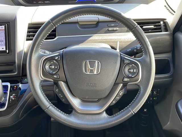 ホンダ フリード ハイブリット G ホンダセンシング 三重県 2017(平29)年 15.7万km ホワイトオーキッドパール 社外7型ナビ/ETC/バックカメラ/追従クルーズコントロール/レーンキープアシスト/前席シートヒーター/ステアリングアシスト/衝突軽減ブレーキ/LEDヘッドライト/LEDルームランプ/禁煙車