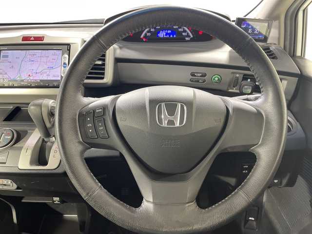 ホンダ フリード Gエアロ 神奈川県 2014(平26)年 1.8万km ホワイトオーキッドパール 純正7インチインターナビ（VXM-155VFi）/ドライブレコーダー/バックカメラ/片側パワースライドドア/横滑り防止装置/ETC/HIDヘッドライト/オートライト/ウィンカーミラー/電動格納ミラー/純正15インチAW/シートリフター/スマートキー/フロアマット/スペアキー/取扱説明書