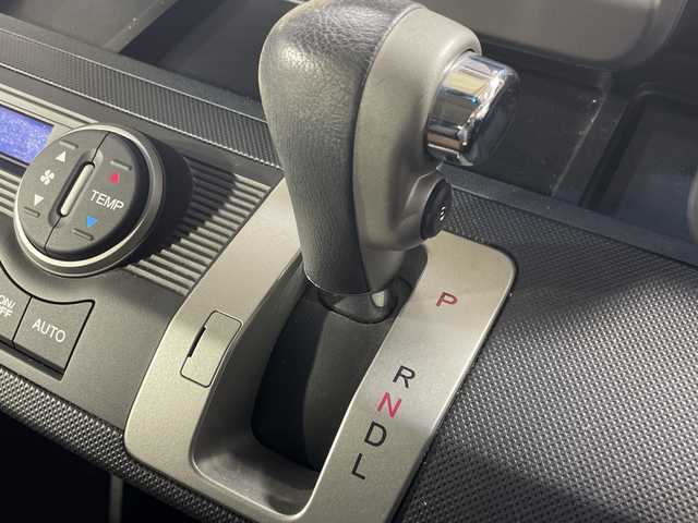 ホンダ フリード Gエアロ 神奈川県 2014(平26)年 1.8万km ホワイトオーキッドパール 純正7インチインターナビ（VXM-155VFi）/ドライブレコーダー/バックカメラ/片側パワースライドドア/横滑り防止装置/ETC/HIDヘッドライト/オートライト/ウィンカーミラー/電動格納ミラー/純正15インチAW/シートリフター/スマートキー/フロアマット/スペアキー/取扱説明書