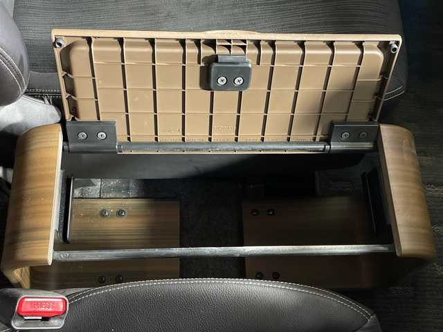 ホンダ フリード Gエアロ 神奈川県 2014(平26)年 1.8万km ホワイトオーキッドパール 純正7インチインターナビ（VXM-155VFi）/ドライブレコーダー/バックカメラ/片側パワースライドドア/横滑り防止装置/ETC/HIDヘッドライト/オートライト/ウィンカーミラー/電動格納ミラー/純正15インチAW/シートリフター/スマートキー/フロアマット/スペアキー/取扱説明書