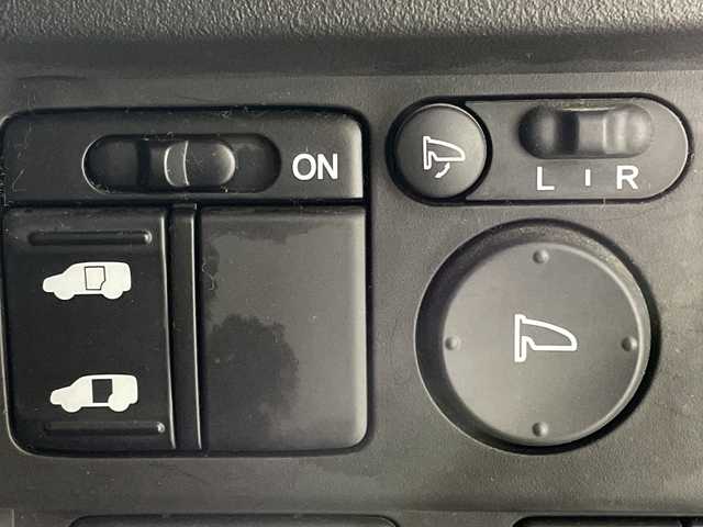 ホンダ フリード Gエアロ 神奈川県 2014(平26)年 1.8万km ホワイトオーキッドパール 純正7インチインターナビ（VXM-155VFi）/ドライブレコーダー/バックカメラ/片側パワースライドドア/横滑り防止装置/ETC/HIDヘッドライト/オートライト/ウィンカーミラー/電動格納ミラー/純正15インチAW/シートリフター/スマートキー/フロアマット/スペアキー/取扱説明書