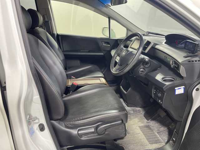 ホンダ フリード Gエアロ 神奈川県 2014(平26)年 1.8万km ホワイトオーキッドパール 純正7インチインターナビ（VXM-155VFi）/ドライブレコーダー/バックカメラ/片側パワースライドドア/横滑り防止装置/ETC/HIDヘッドライト/オートライト/ウィンカーミラー/電動格納ミラー/純正15インチAW/シートリフター/スマートキー/フロアマット/スペアキー/取扱説明書