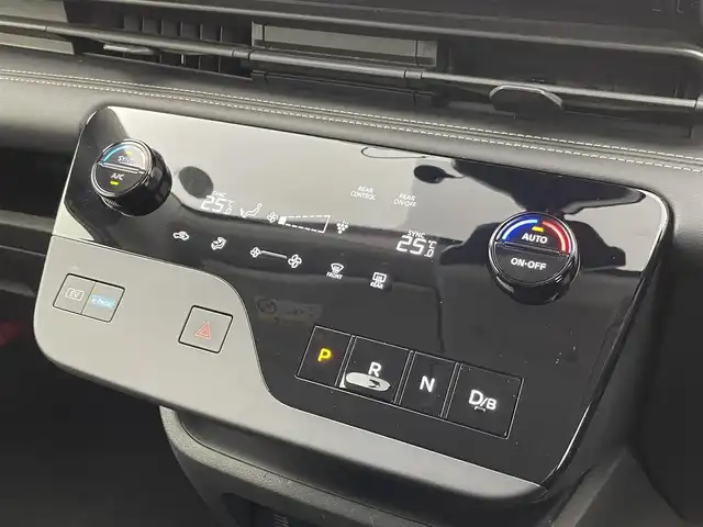 日産 セレナ e－パワー ハイウェイスター V 群馬県 2024(令6)年 3.6万km ダイヤモンドブラック 純正７インチＳＤナビ　アラウンドビューカメラ　フリップダウンモニター　両側パワースライドドア　でじタラインナーミラー　プロパイロット　ステアリングスイッチ　プッシュスタート　スマートキー　禁煙車