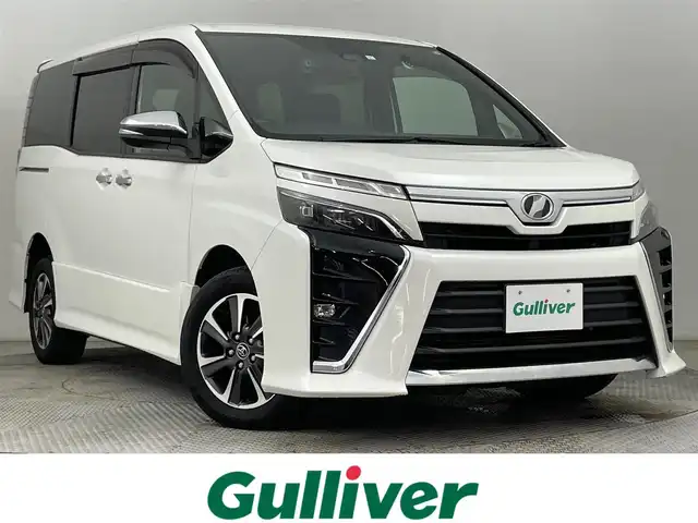 トヨタ ヴォクシー ZS 煌 道央・札幌 2018(平30)年 8.8万km ホワイトパールクリスタルシャイン ・４ＷＤ/・寒冷地仕様/・純正ナビ/・バックカメラ/・クルーズコントロール/・オートライト/・オートハイビーム/・両側パワースライドドア/・フルセグＴＶ＆Ｂｌｕｅｔｏｏｔｈ＆ＣＤ＆ＤＶＤ/・横滑り防止機能/・レーンアシスト/・先行車発進通知/・ＥＴＣ/・前後ドラレコ/・アイドリングストップ/・純正フロアマット/・純正アルミホイール/・ドアバイザー/・ＬＥＤヘッドライト/・フロントフォグランプ/・ＭＴモード付ＡＴ/・ステアリングスイッチ