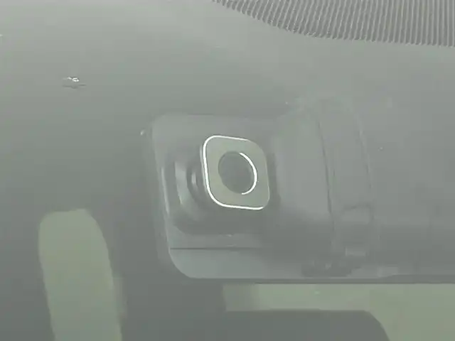 トヨタ ヴォクシー ZS 煌 道央・札幌 2018(平30)年 8.8万km ホワイトパールクリスタルシャイン ・４ＷＤ/・寒冷地仕様/・純正ナビ/・バックカメラ/・クルーズコントロール/・オートライト/・オートハイビーム/・両側パワースライドドア/・フルセグＴＶ＆Ｂｌｕｅｔｏｏｔｈ＆ＣＤ＆ＤＶＤ/・横滑り防止機能/・レーンアシスト/・先行車発進通知/・ＥＴＣ/・前後ドラレコ/・アイドリングストップ/・純正フロアマット/・純正アルミホイール/・ドアバイザー/・ＬＥＤヘッドライト/・フロントフォグランプ/・ＭＴモード付ＡＴ/・ステアリングスイッチ