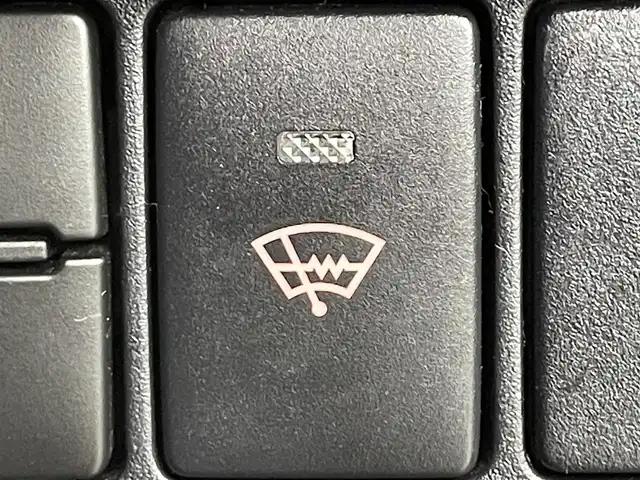 トヨタ ヴォクシー ZS 煌 道央・札幌 2018(平30)年 8.8万km ホワイトパールクリスタルシャイン ・４ＷＤ/・寒冷地仕様/・純正ナビ/・バックカメラ/・クルーズコントロール/・オートライト/・オートハイビーム/・両側パワースライドドア/・フルセグＴＶ＆Ｂｌｕｅｔｏｏｔｈ＆ＣＤ＆ＤＶＤ/・横滑り防止機能/・レーンアシスト/・先行車発進通知/・ＥＴＣ/・前後ドラレコ/・アイドリングストップ/・純正フロアマット/・純正アルミホイール/・ドアバイザー/・ＬＥＤヘッドライト/・フロントフォグランプ/・ＭＴモード付ＡＴ/・ステアリングスイッチ