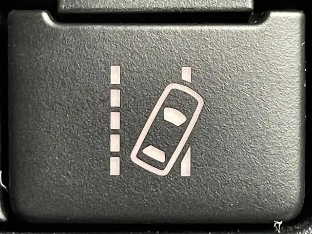 トヨタ ヴォクシー ZS 煌 道央・札幌 2018(平30)年 8.8万km ホワイトパールクリスタルシャイン ・４ＷＤ/・寒冷地仕様/・純正ナビ/・バックカメラ/・クルーズコントロール/・オートライト/・オートハイビーム/・両側パワースライドドア/・フルセグＴＶ＆Ｂｌｕｅｔｏｏｔｈ＆ＣＤ＆ＤＶＤ/・横滑り防止機能/・レーンアシスト/・先行車発進通知/・ＥＴＣ/・前後ドラレコ/・アイドリングストップ/・純正フロアマット/・純正アルミホイール/・ドアバイザー/・ＬＥＤヘッドライト/・フロントフォグランプ/・ＭＴモード付ＡＴ/・ステアリングスイッチ