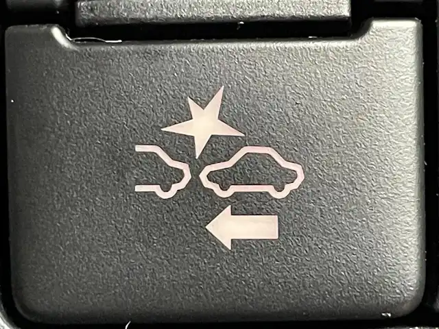 トヨタ ヴォクシー ZS 煌 道央・札幌 2018(平30)年 8.8万km ホワイトパールクリスタルシャイン ・４ＷＤ/・寒冷地仕様/・純正ナビ/・バックカメラ/・クルーズコントロール/・オートライト/・オートハイビーム/・両側パワースライドドア/・フルセグＴＶ＆Ｂｌｕｅｔｏｏｔｈ＆ＣＤ＆ＤＶＤ/・横滑り防止機能/・レーンアシスト/・先行車発進通知/・ＥＴＣ/・前後ドラレコ/・アイドリングストップ/・純正フロアマット/・純正アルミホイール/・ドアバイザー/・ＬＥＤヘッドライト/・フロントフォグランプ/・ＭＴモード付ＡＴ/・ステアリングスイッチ