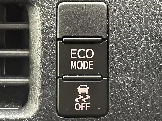 トヨタ ヴォクシー ZS 煌 道央・札幌 2018(平30)年 8.8万km ホワイトパールクリスタルシャイン ・４ＷＤ/・寒冷地仕様/・純正ナビ/・バックカメラ/・クルーズコントロール/・オートライト/・オートハイビーム/・両側パワースライドドア/・フルセグＴＶ＆Ｂｌｕｅｔｏｏｔｈ＆ＣＤ＆ＤＶＤ/・横滑り防止機能/・レーンアシスト/・先行車発進通知/・ＥＴＣ/・前後ドラレコ/・アイドリングストップ/・純正フロアマット/・純正アルミホイール/・ドアバイザー/・ＬＥＤヘッドライト/・フロントフォグランプ/・ＭＴモード付ＡＴ/・ステアリングスイッチ