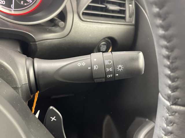 スズキ スイフト XL 熊本県 2017(平29)年 10万km バーニングレッドPM 社外ナビ/・フルセグTV/CD/DVD/SD/ステアリングリモコン/パドルシフト/ETC/D席シートヒーター/ハロゲンヘッドライト/ヘッドライトレベライザー/電格ミラー/スマートキー/プッシュスタート/純正アルミホイール