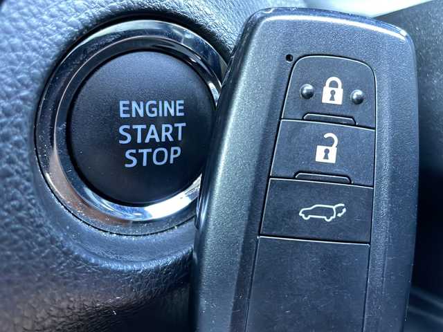 トヨタ ＲＡＶ４ G Zパッケージ 山口県 2019(令1)年 3.8万km ホワイトパールクリスタルシャイン 社外９インチナビ/（AM/FM/CD/DVD/Bluetooth）/フルセグＴＶ　/ブラインドスポットモニター　/TRDマッドガード/バックモニター/トヨタセーフティセンス/・プリクラッシュセーフティ/・レーダークルーズコントロール/・レーンデパーチャーアラート/・オートマチックハイビーム　/前席シートヒーター　/デジタルインナーミラー　/パワーバックドア　/パワーシート　/ドライブレコーダー　/ＥＴＣ　/ＬＥＤヘッドライト/コーナーセンサー/純正19インチAW