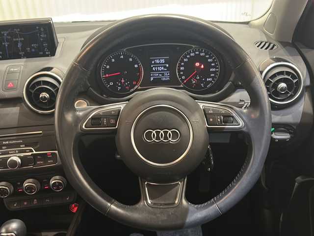 アウディ Ａ１ SB ミッドナイトリミテッド 新潟県 2018(平30)年 4.2万km ミサノレッドパールエフェクト 375台限定車”ミッドナイトリミテッド”/-Sラインエクステリア/-専用ブラックスタイリングパッケージ/-17インチアルミホイール/-ロゴデカール/-ナビキセノンプラスパッケージ/ -SSDナビゲーション/ -CD/DVD/MSV/FM/AM/ -バイキセノンヘッドライト/ -自動ヘッドライトレンジコントロール/ -ヘッドライトウォッシャー/ -リヤLEDコンビネーションランプ/-コンビニエンスパッケージ/ -アドバンストキー/ -アウディパーキングシステム/ -オートマチックエアコンディショナー/ -シートヒーター/ -センターアームレスト/-コントラストルーフ(ブリリアントブラック)/-エアコン吹き出し口カラードスリーブ/-フロントフォグライト/ワンオーナー/ETC/アイドリングストップ