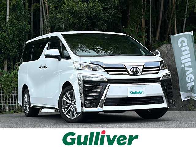トヨタ ヴェルファイア Z ゴールデンアイズ 京都府 2020(令2)年 2.5万km ホワイトパールクリスタルシャイン ・４WD/・衝突軽減ブレーキ/・寒冷地仕様/・純正ディスプレイオーディオ/　BT＆USB＆ラジオ/・バックカメラ/・両側パワースライドドア/・パワーバックドア/・純正フリップダウンモニター/・アイドリングストップ/・ハーフレザーシート/・デジタルインナーミラー/・ブラインドスポットモニター/・ワイパー熱線/・コーナーセンサー/・レーンキープアシスト/・レーダークルーズコントロール/・オートエアコン/・オートライト/・オートリトラミラー/・ビルトインETC/・ドライブレコーダー/・プッシュスタート/・スマートキー/・三眼LEDヘッドライト/・純正フロアマット/・ドアバイザー/・ウィンカーミラー/・フォグライト